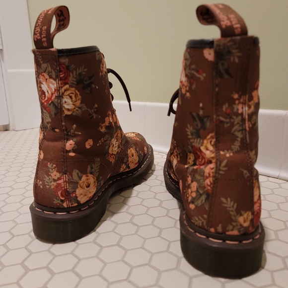 Dr Martins Victorian Floral Boots 11 - Picture 7 of 9